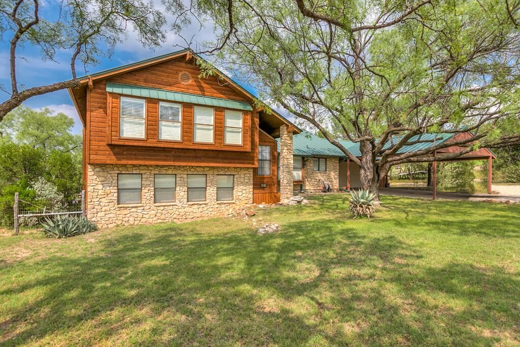 Property Photo: 116 Edinburgh Rd TX 76901