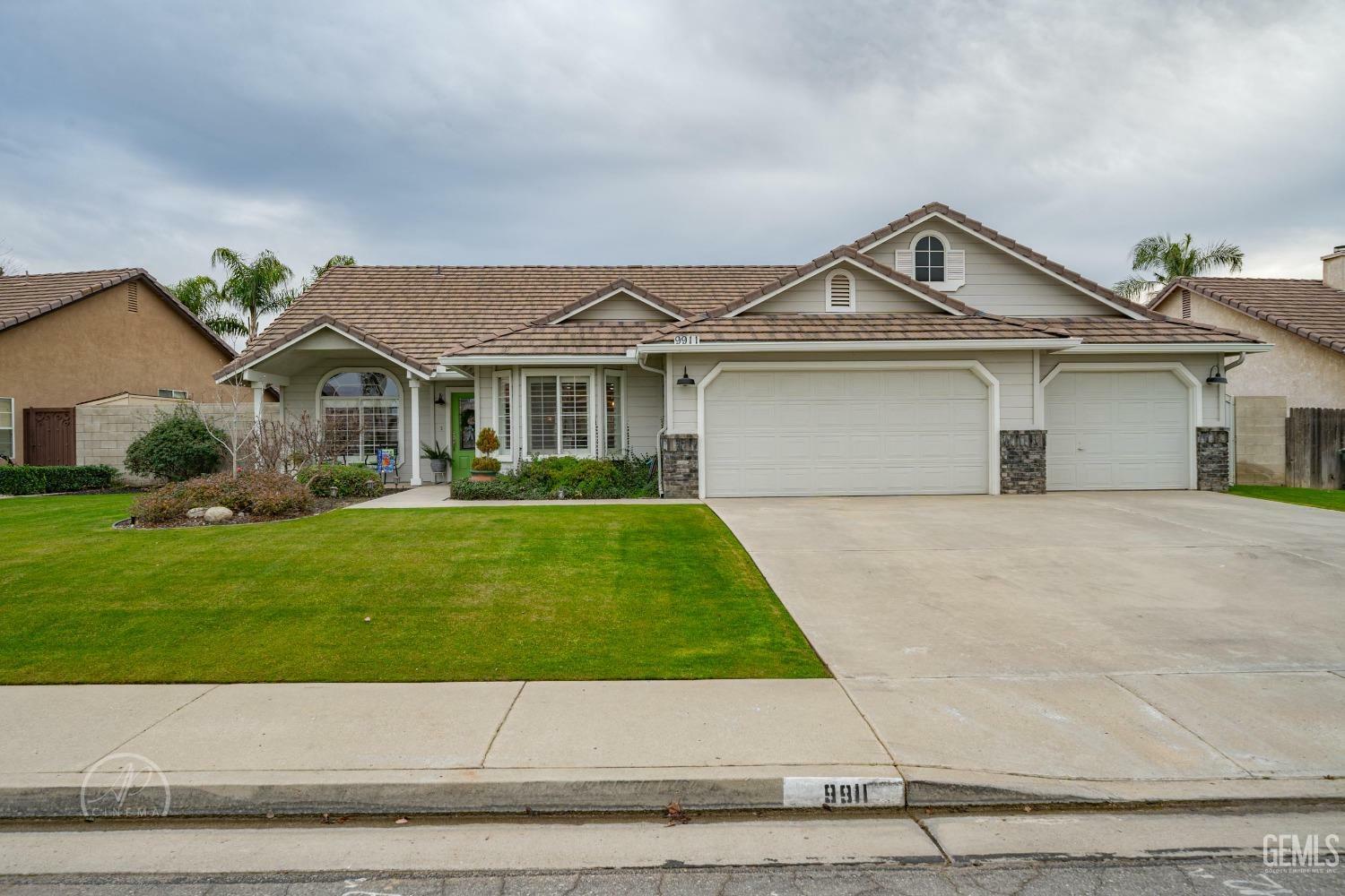 Property Photo: 9911 Cheyenne Drive CA 93312