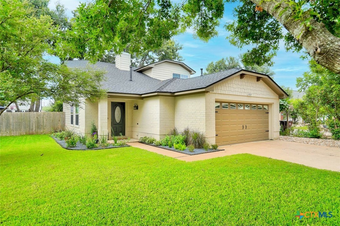 Property Photo: 1517 Lantern Light Drive TX 78681