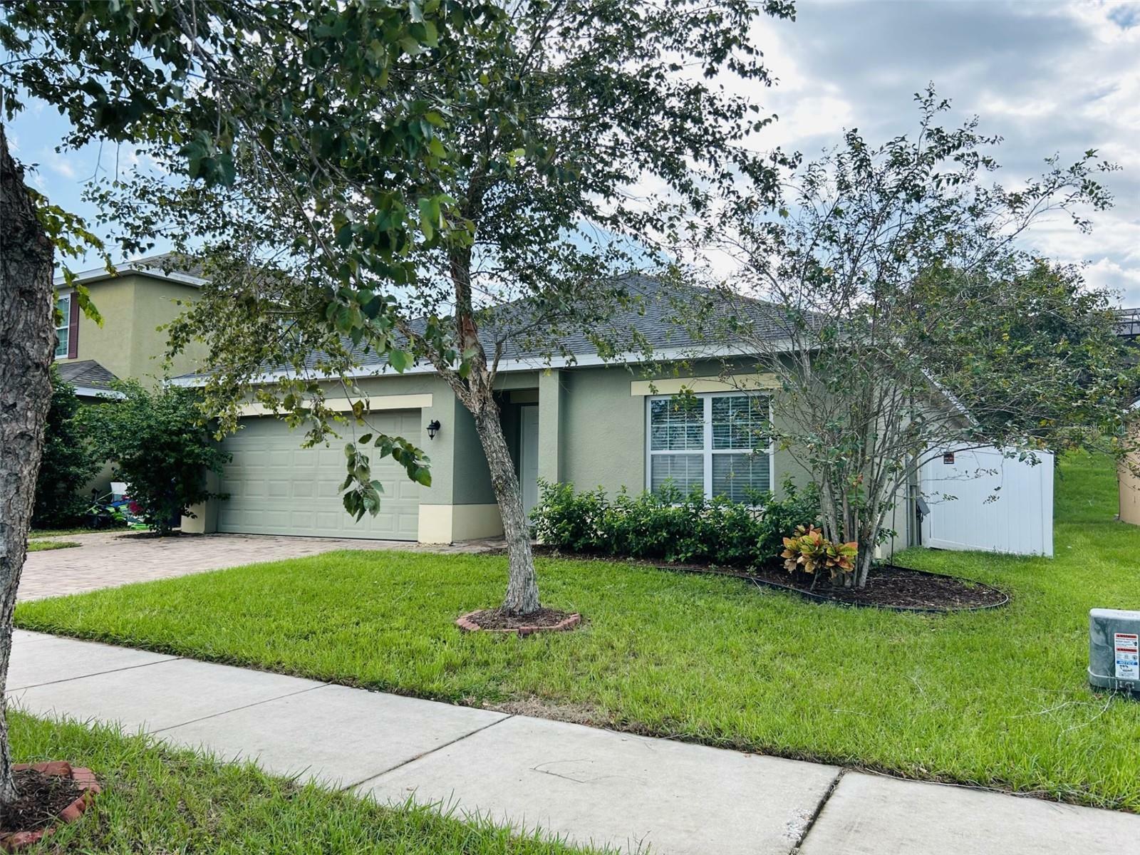 Property Photo:  658 Black Eagle Drive  FL 34736 