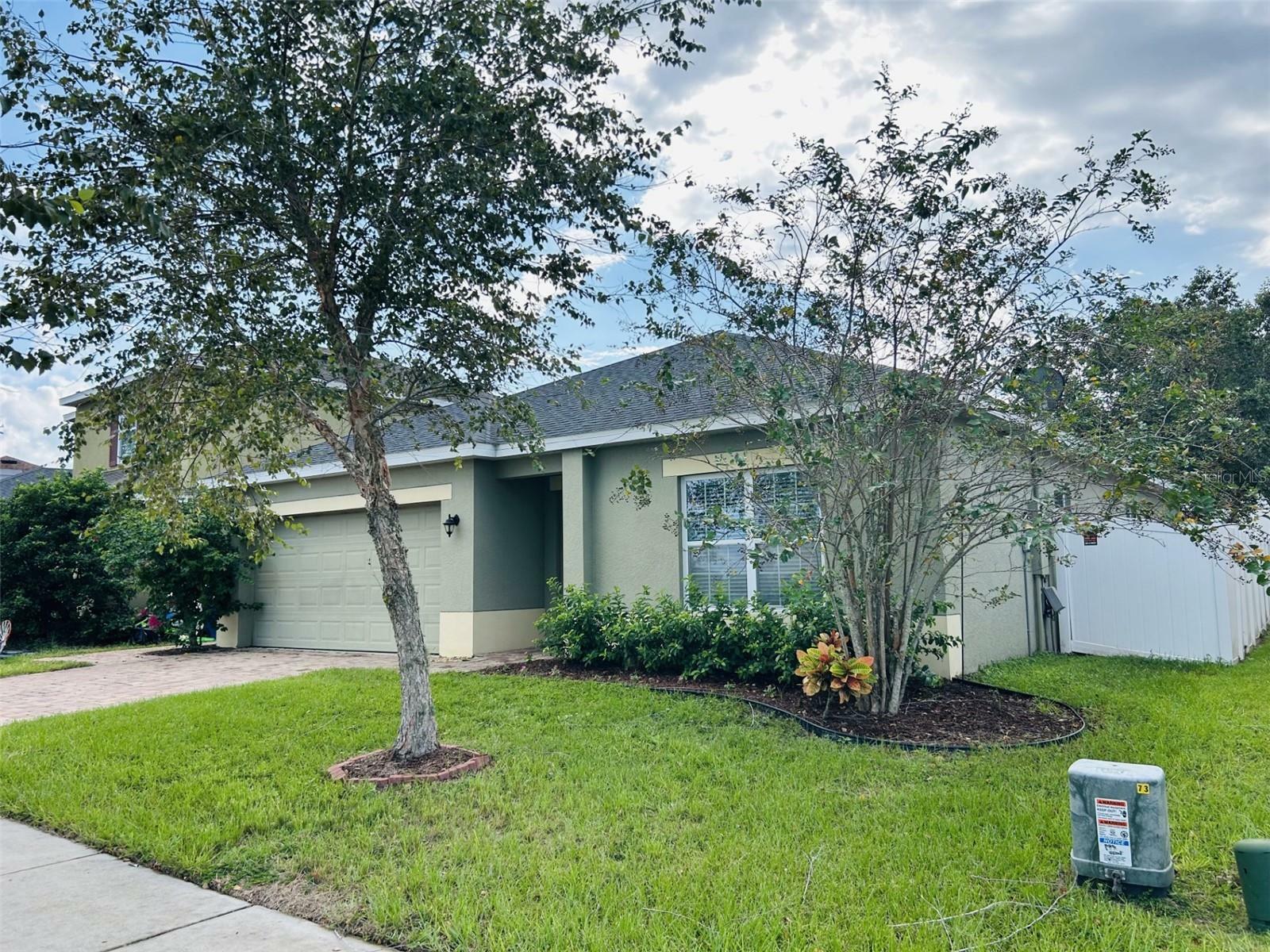 Property Photo:  658 Black Eagle Drive  FL 34736 