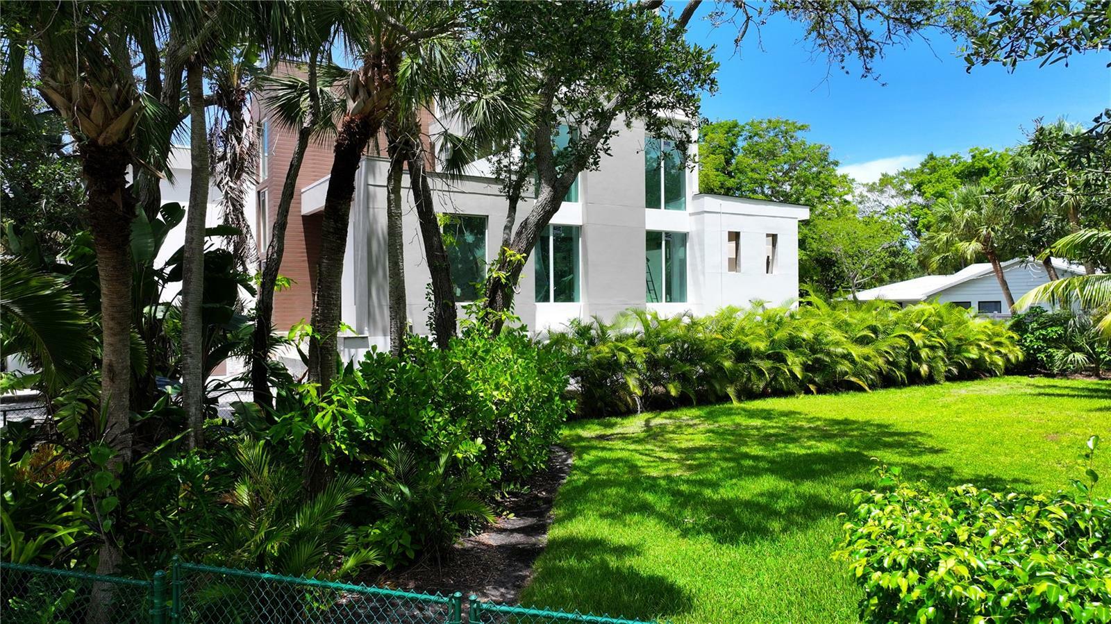 601 Tremont Street  Sarasota FL 34242 photo