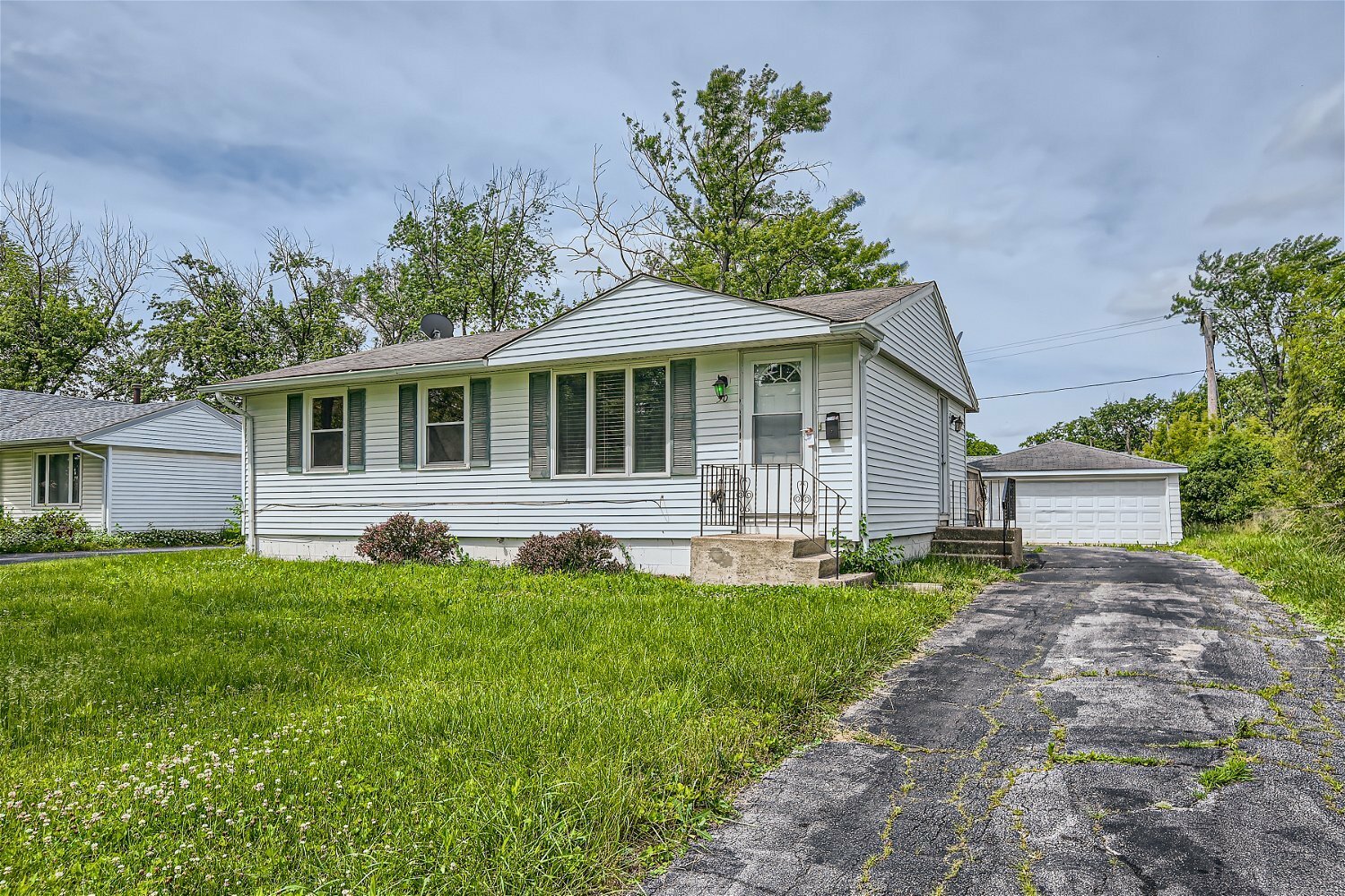 Property Photo:  50 S Willow Lane  IL 60425 