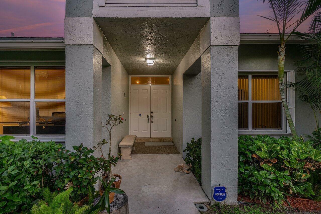 Property Photo:  715 Birdie Court  FL 33445 