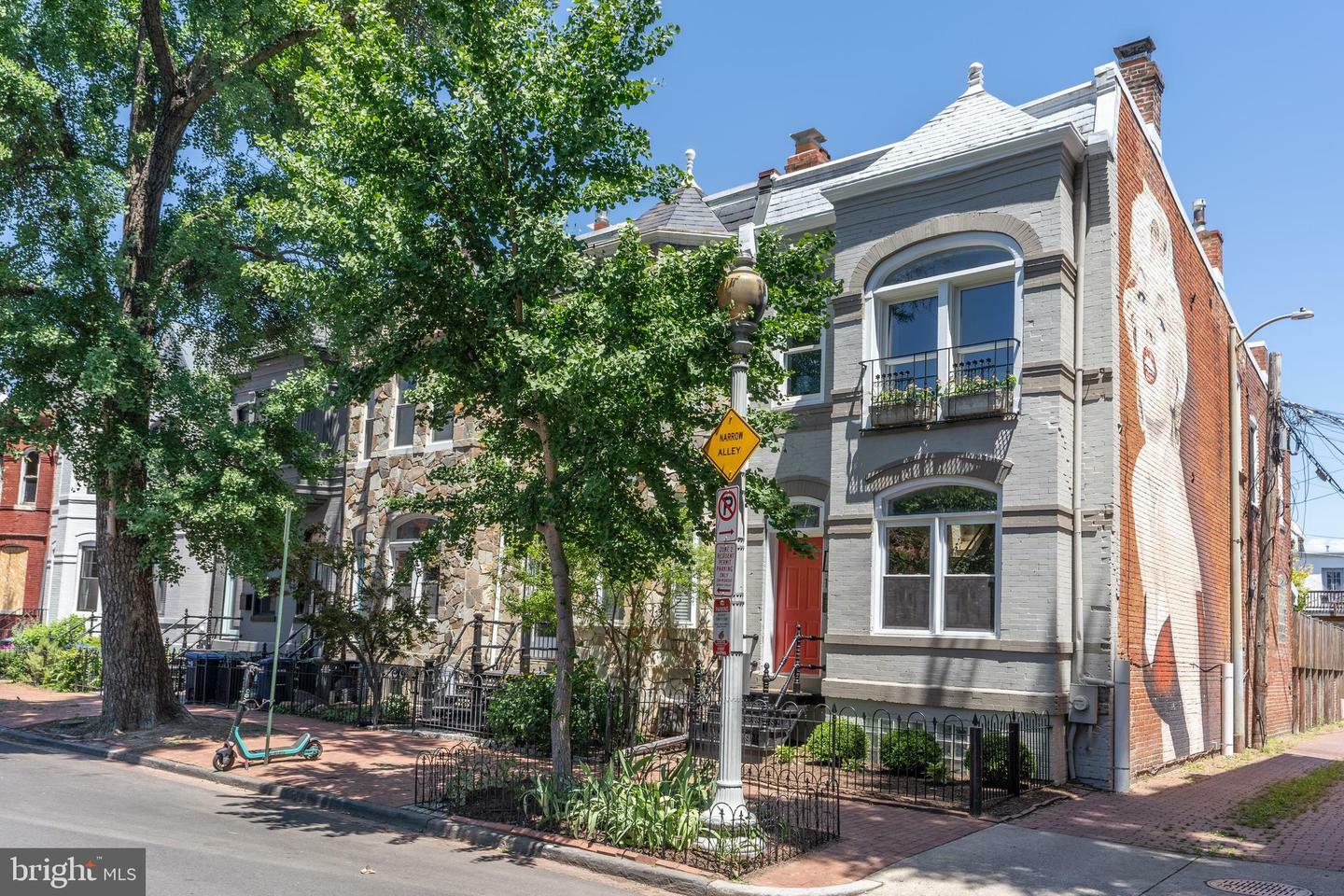 Property Photo:  1611 Marion Street NW  DC 20001 