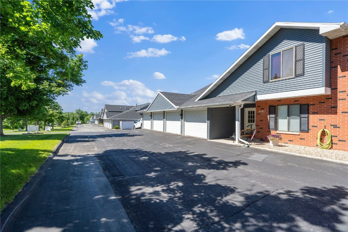 Property Photo:  4501 Armar Drive SE 77  IA 52403 