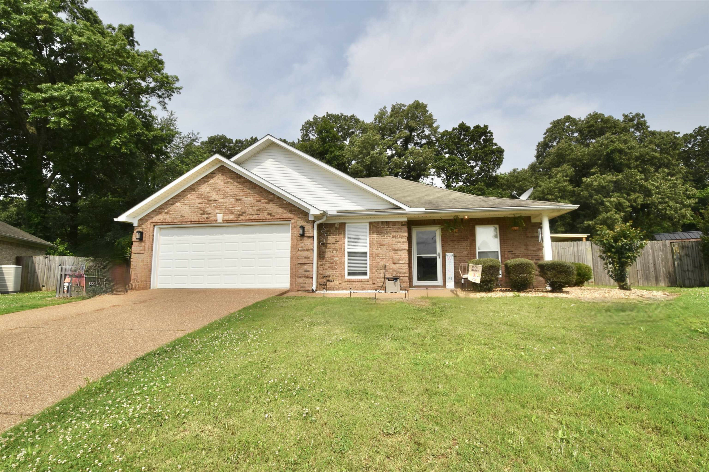 Property Photo:  156 Kensington Cove  TN 38355 