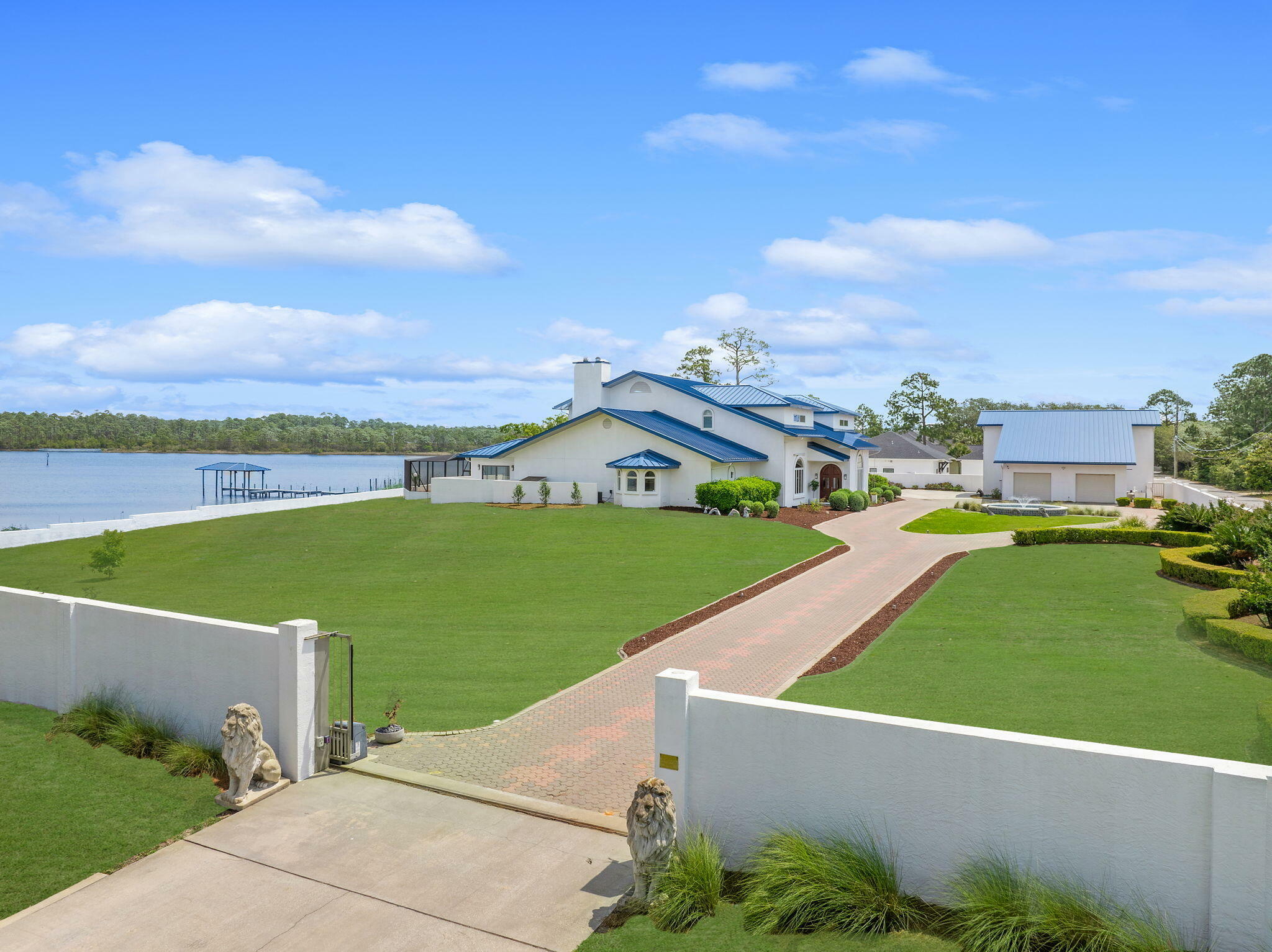 Property Photo:  820 Gulf View Drive  FL 32413 