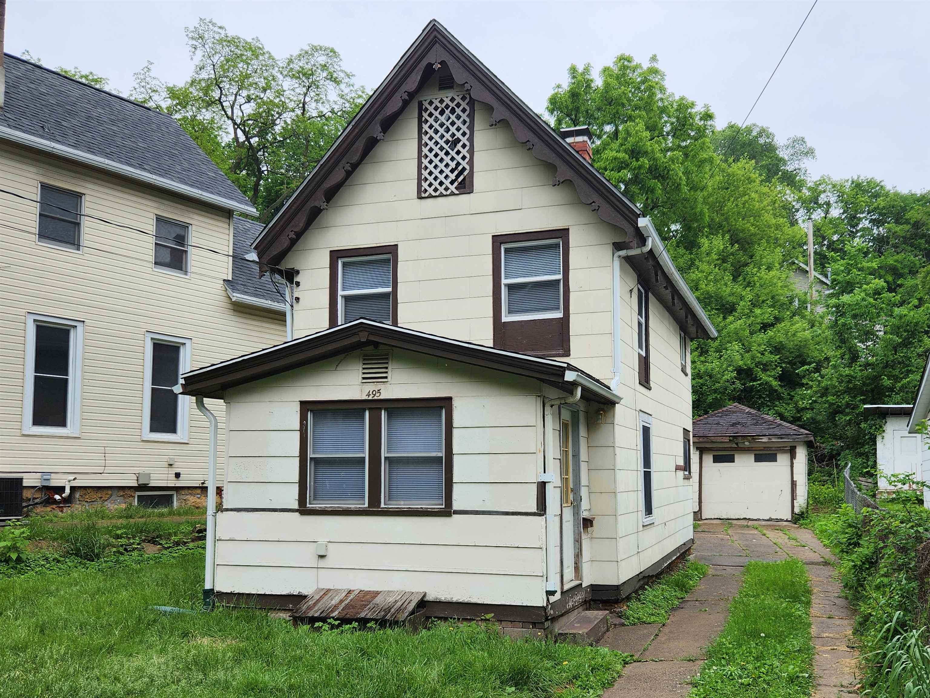 Property Photo:  495 Clark Street  IA 52001 