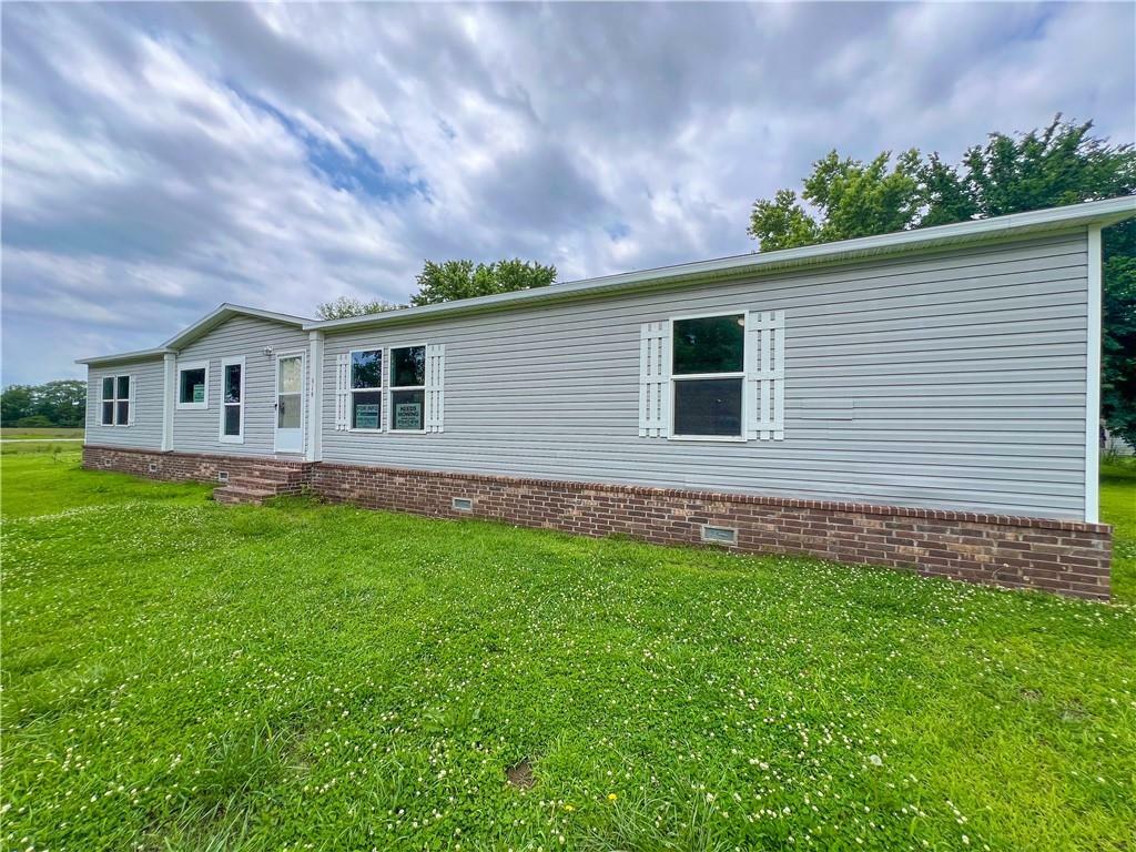 Property Photo:  916 W Delaware Street  KS 67337 