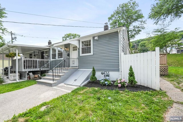 Property Photo:  25 Hamil Court  NJ 07013 