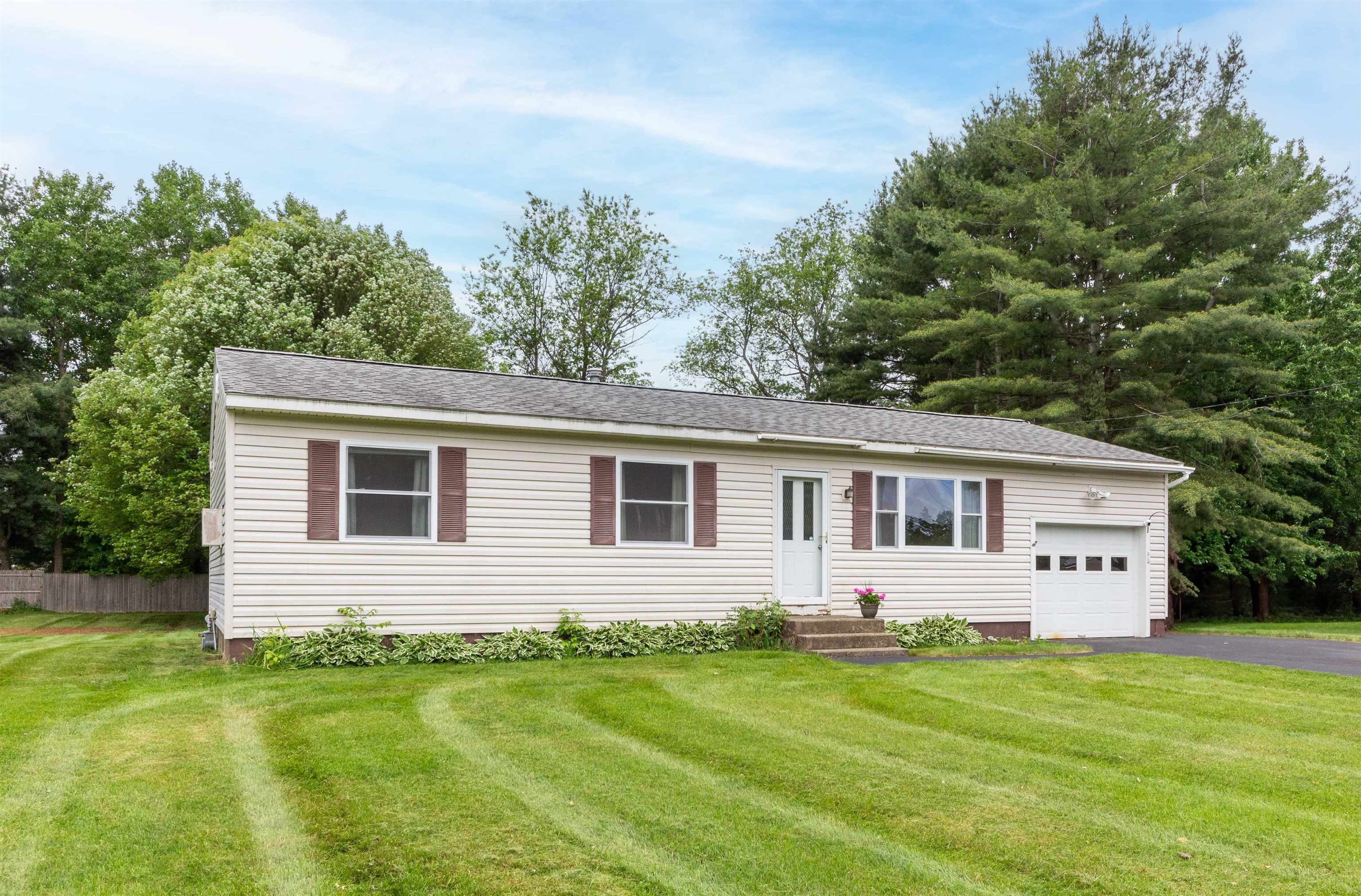 Property Photo:  65 Meadow Road  VT 05468 