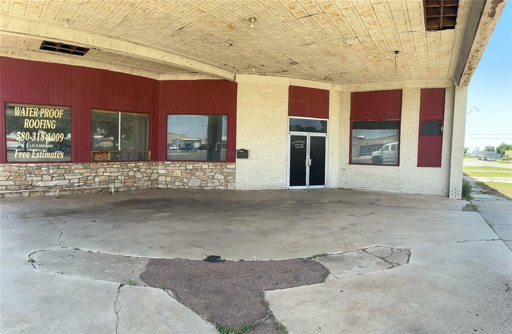 Property Photo:  220 W Broadway Street  OK 73521 