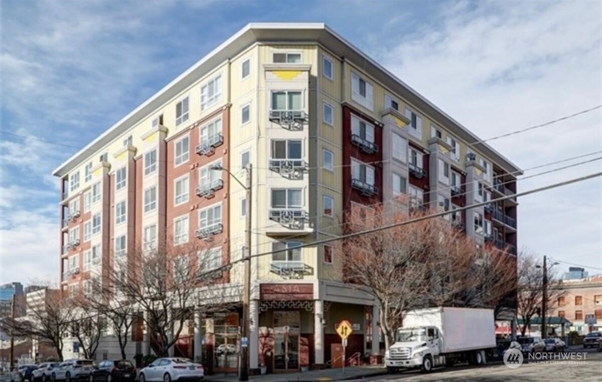 Property Photo: 668 S Lane Street 611 WA 98104
