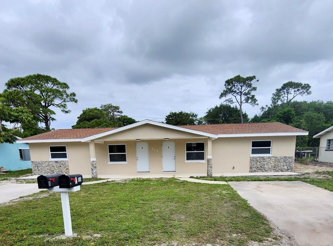 Property Photo: 806 N Lake Drive FL 34982