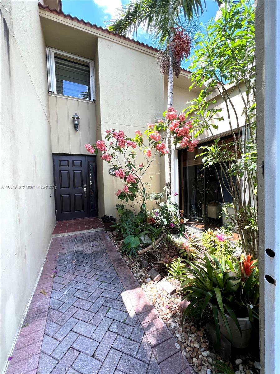 Property Photo: 8982 SW 8th Ter 8982 FL 33174