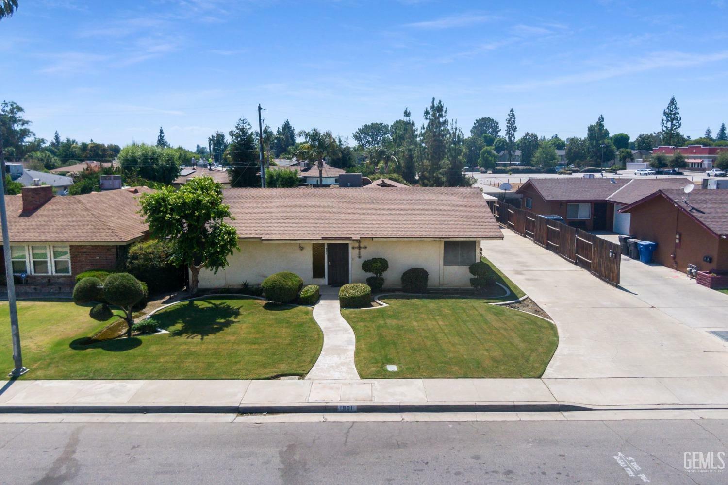 Property Photo:  1901 Canter Way  CA 93309 