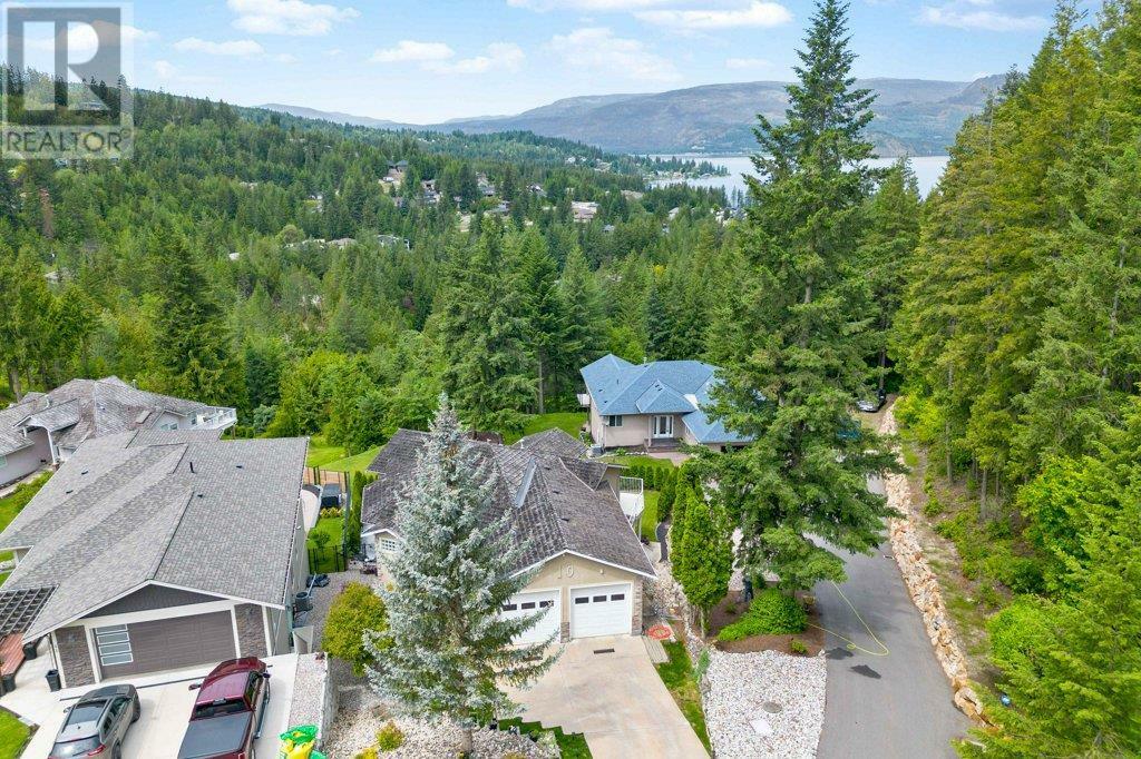 Property Photo:  2592 Alpen Paradies Road 10  BC V0B 1H1 