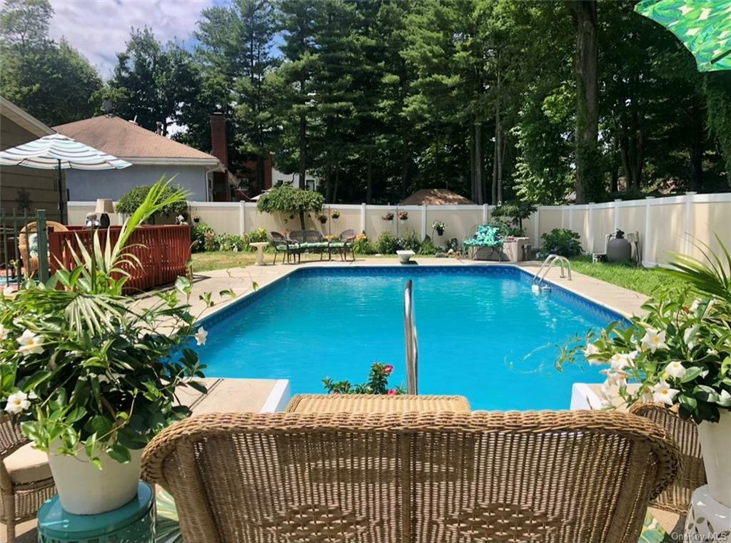 Property Photo:  7 Quelch Avenue  NY 10980 