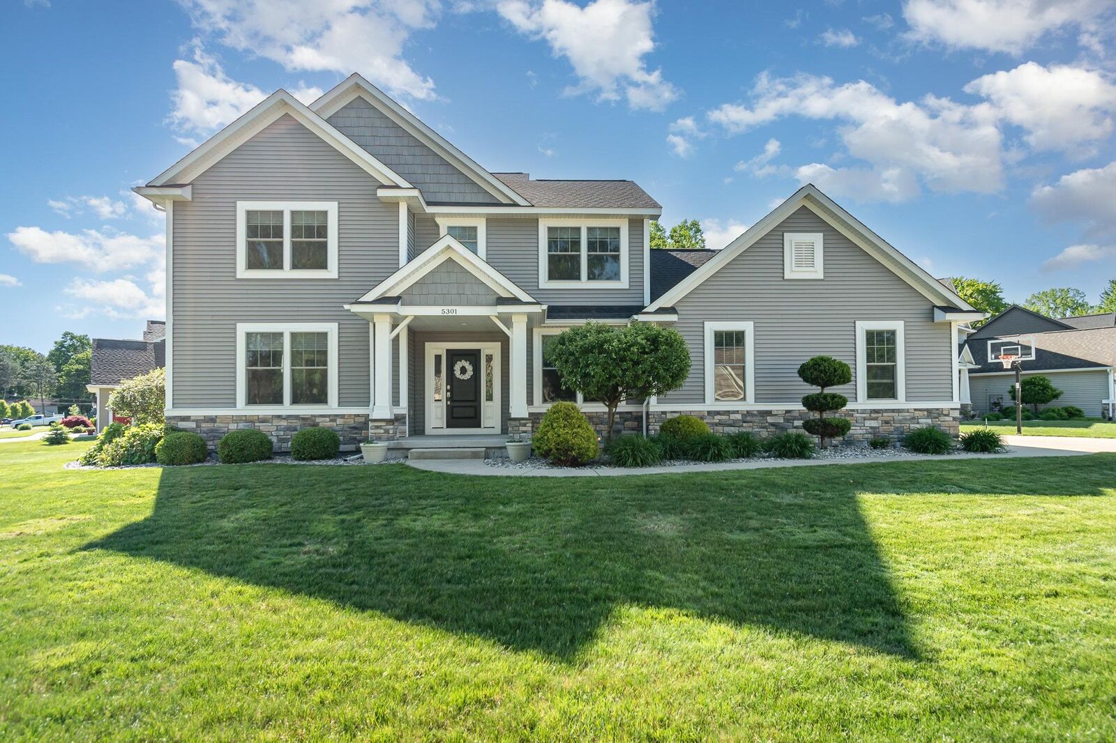 Property Photo:  5301 Hawk's Nest  MI 48642 