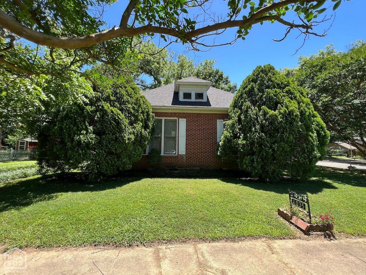 Property Photo:  1035 W Oak Avenue  AR 72401 