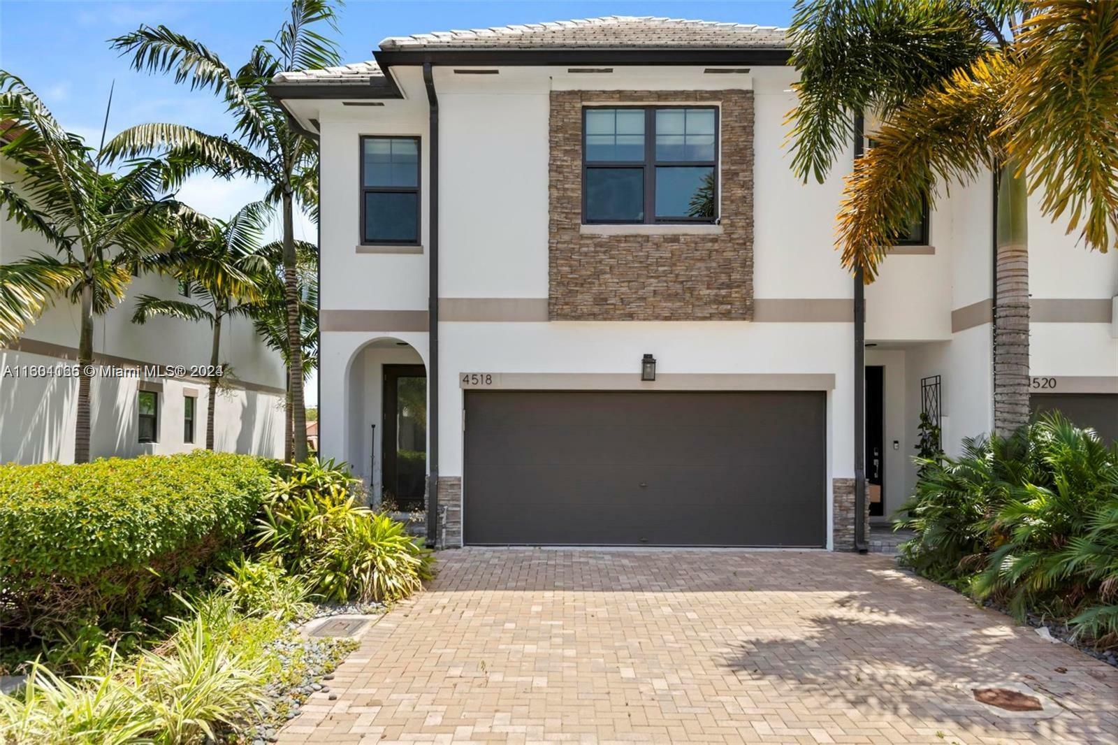 Property Photo:  4518 E Aqua Bella Ln 4518  FL 33312 