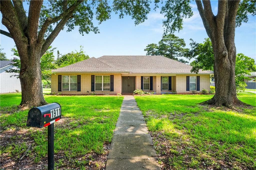 Property Photo: 1911 Choctaw Drive LA 71301