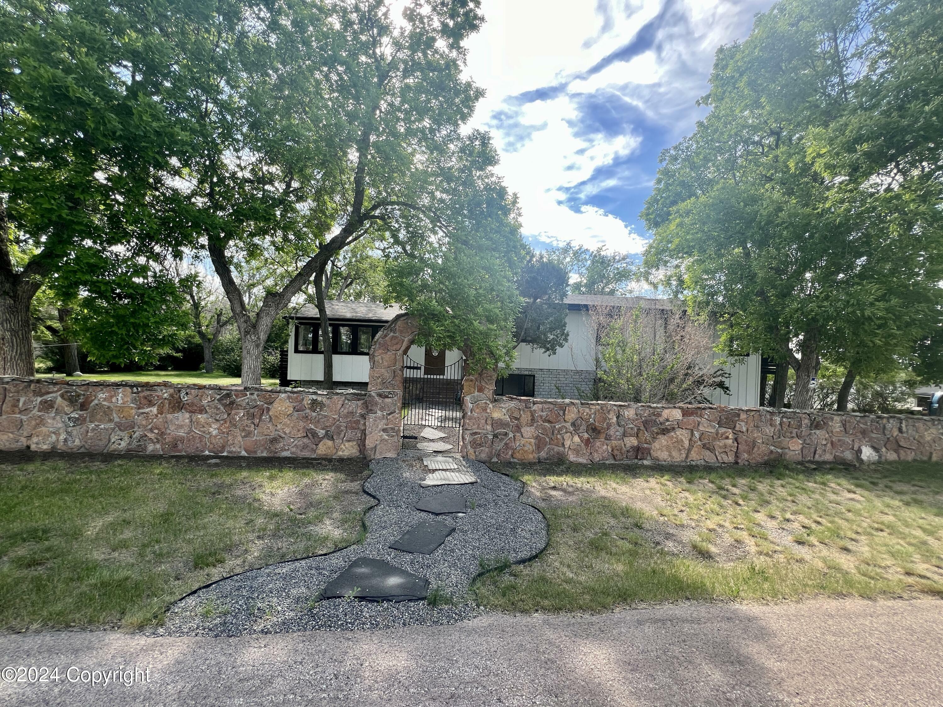 Property Photo:  601 W 10th St -  WY 82716 