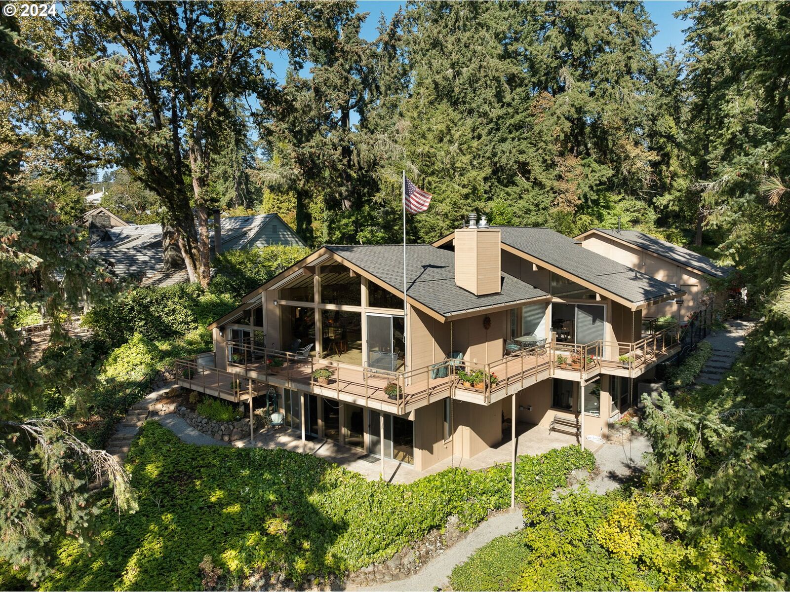 Property Photo:  1750 Northshore Rd  OR 97034 