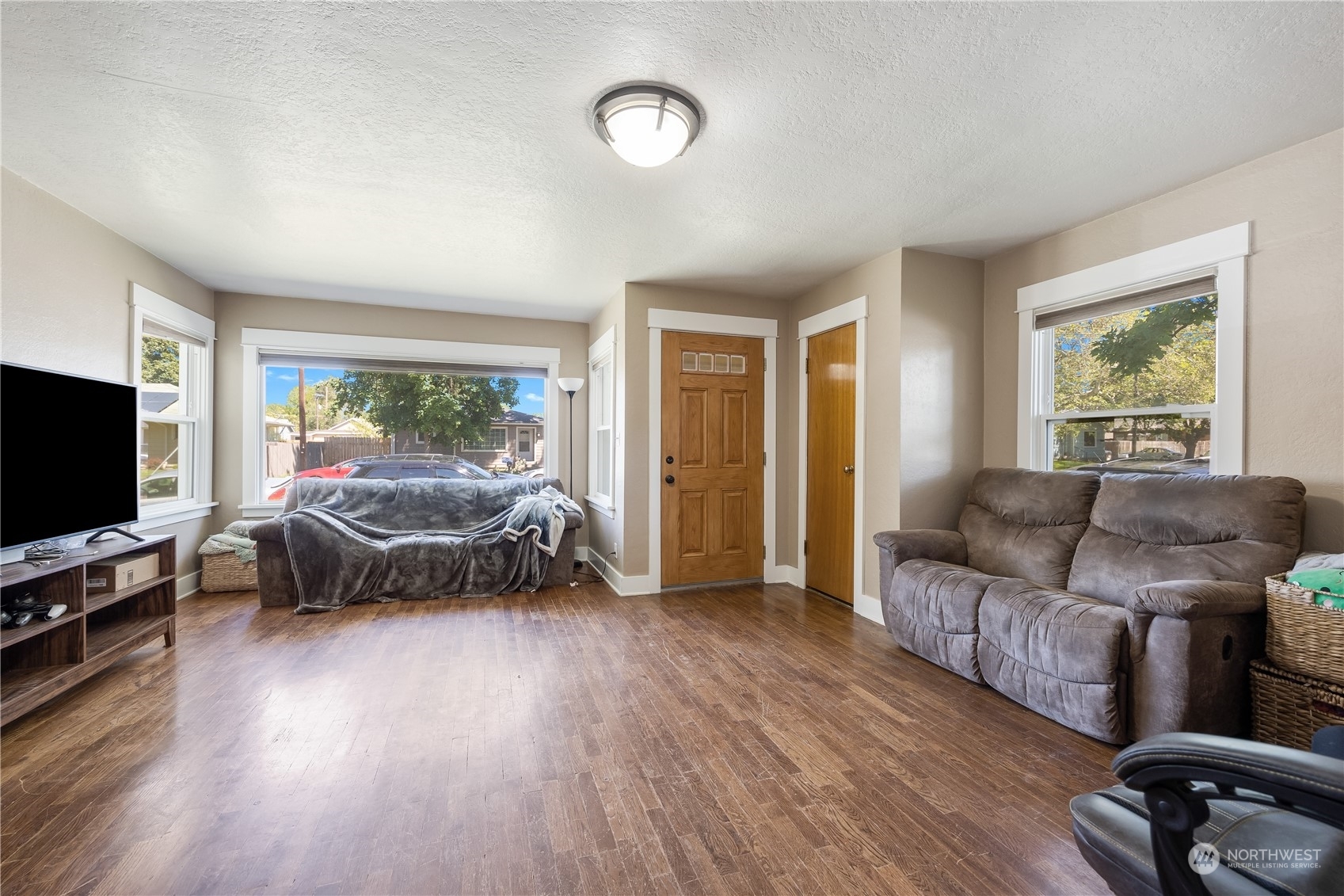 Property Photo: 735 White WA 99362