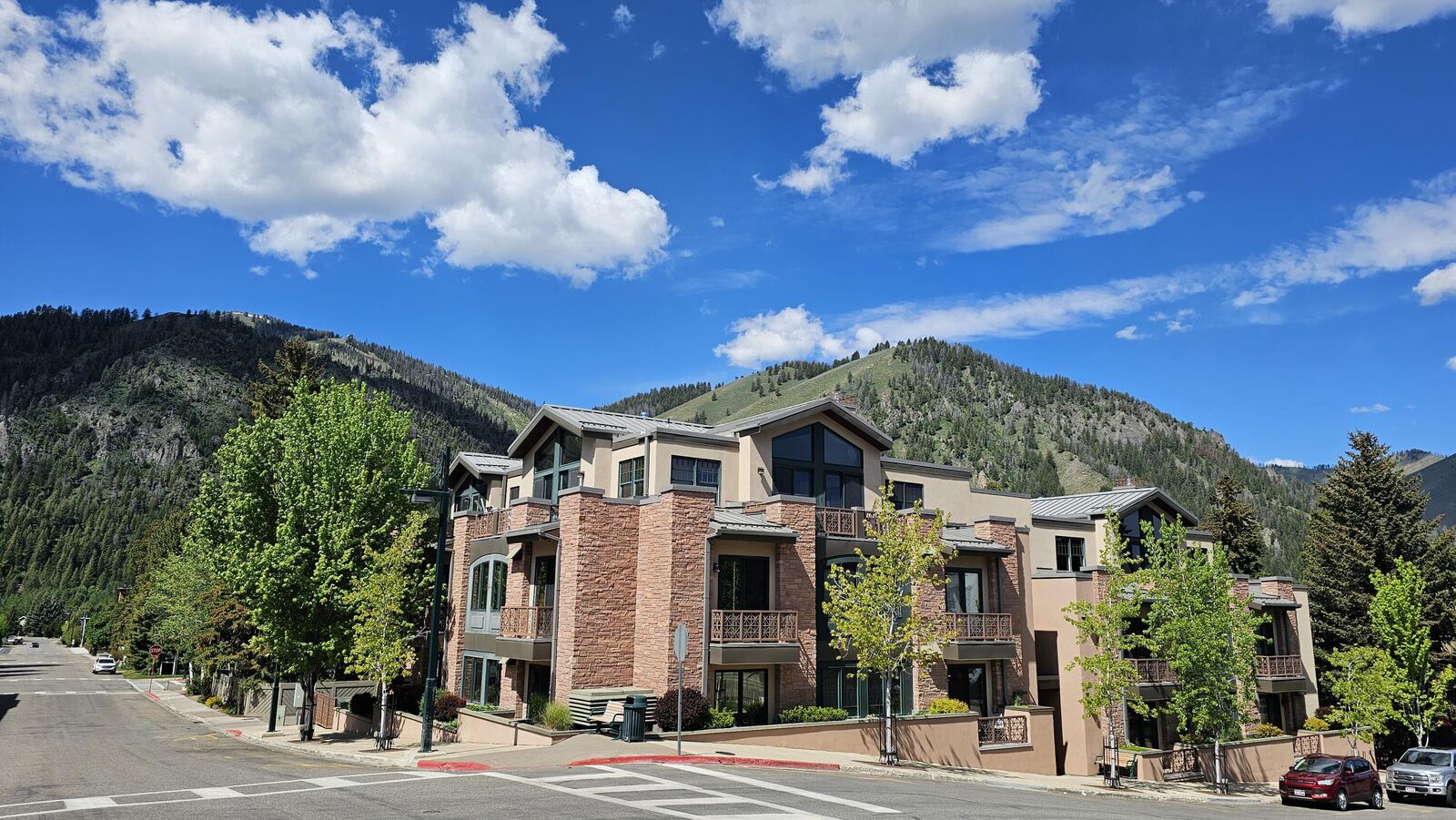 Property Photo: 631 N Washington Ave 401 ID 83340