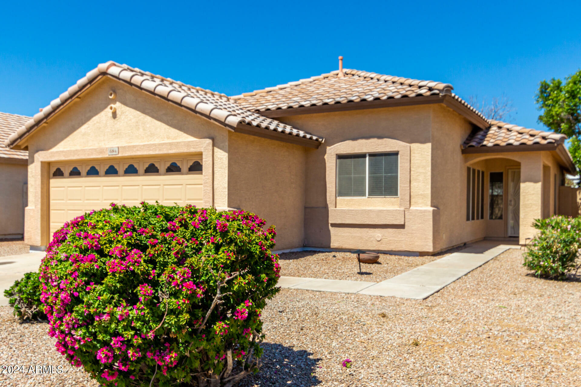 Property Photo:  684 E Redondo Drive  AZ 85296 