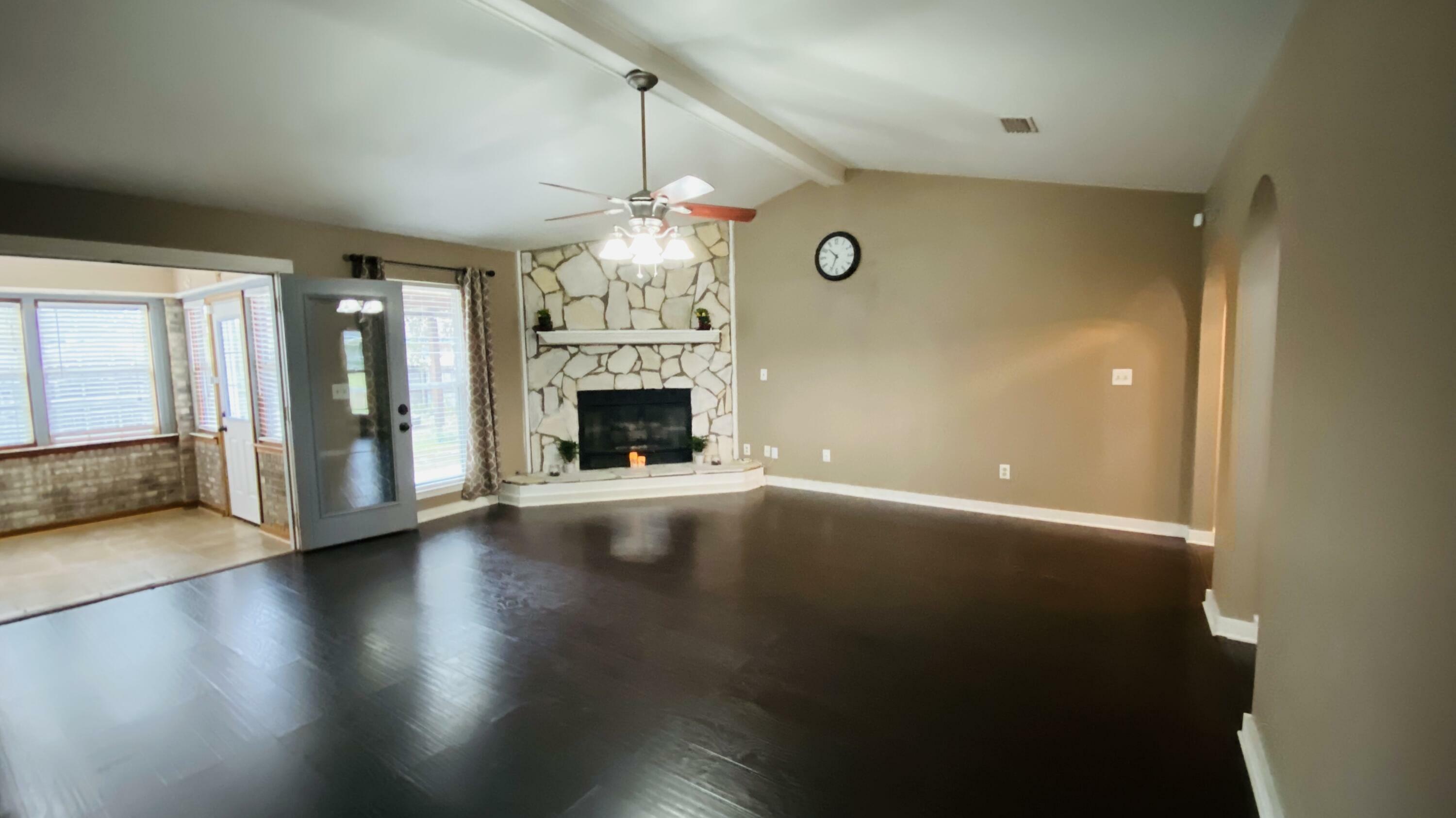 Property Photo:  401 Evans Road  FL 32578 