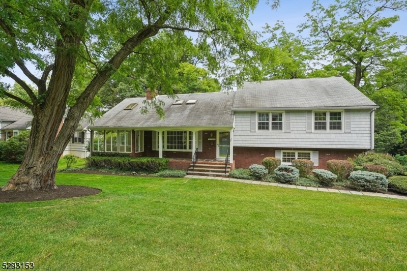 Property Photo:  34 Sheffield Rd  NJ 07901 