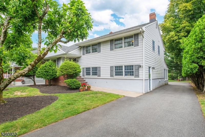 Property Photo:  19 Grandview Ave  NJ 07006 