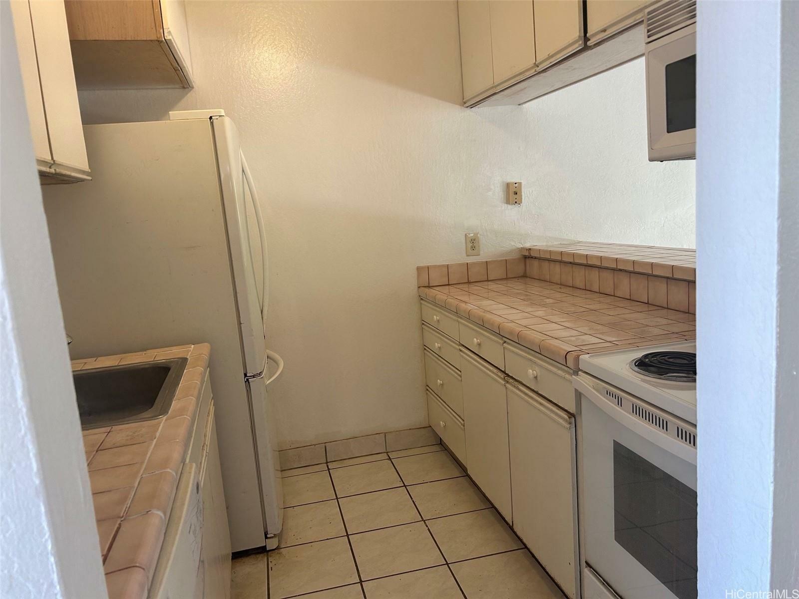 Property Photo:  87-1550 Farrington Highway B4  HI 96792 