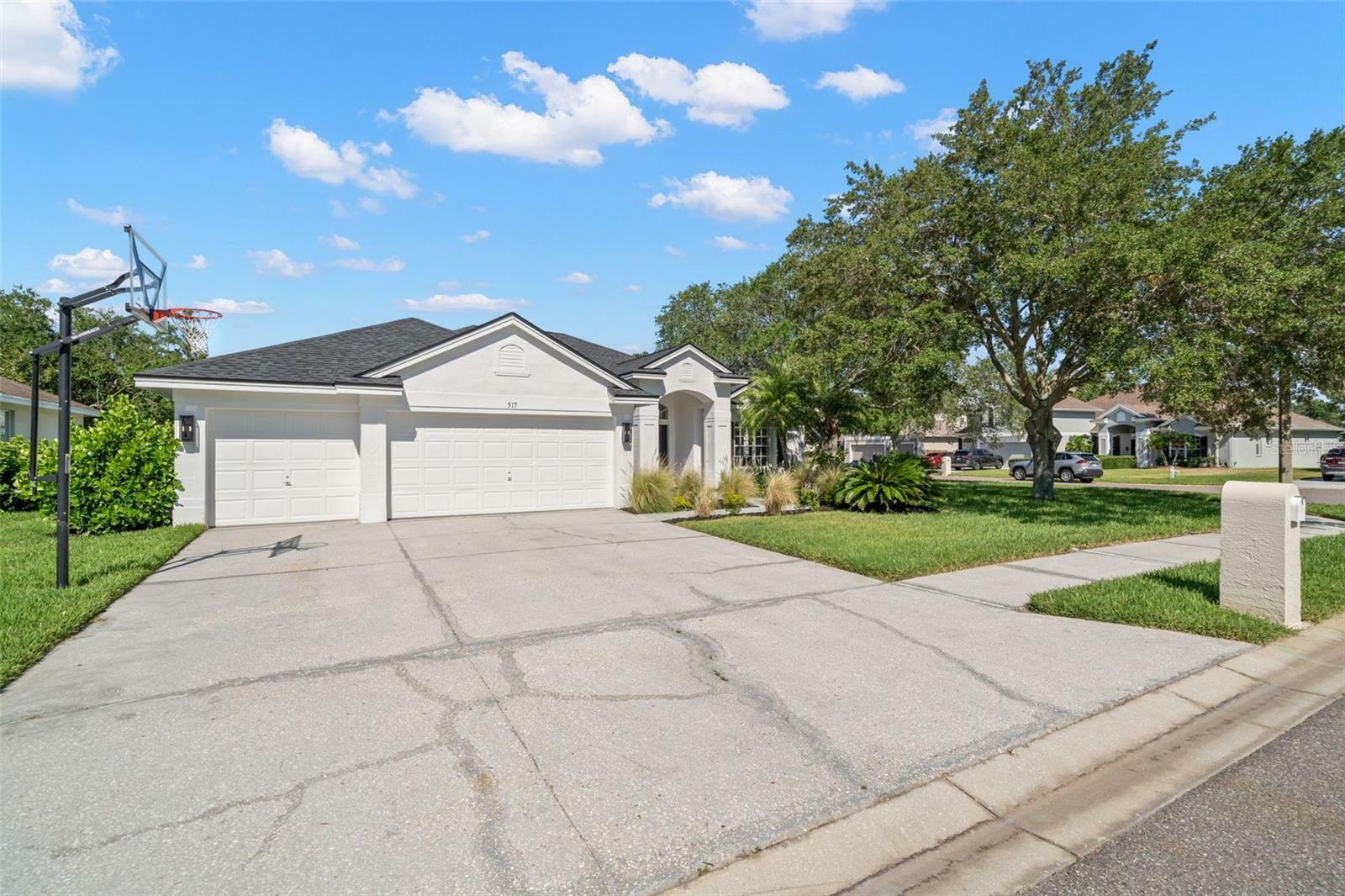 Property Photo:  517 Lakewood Drive  FL 34677 