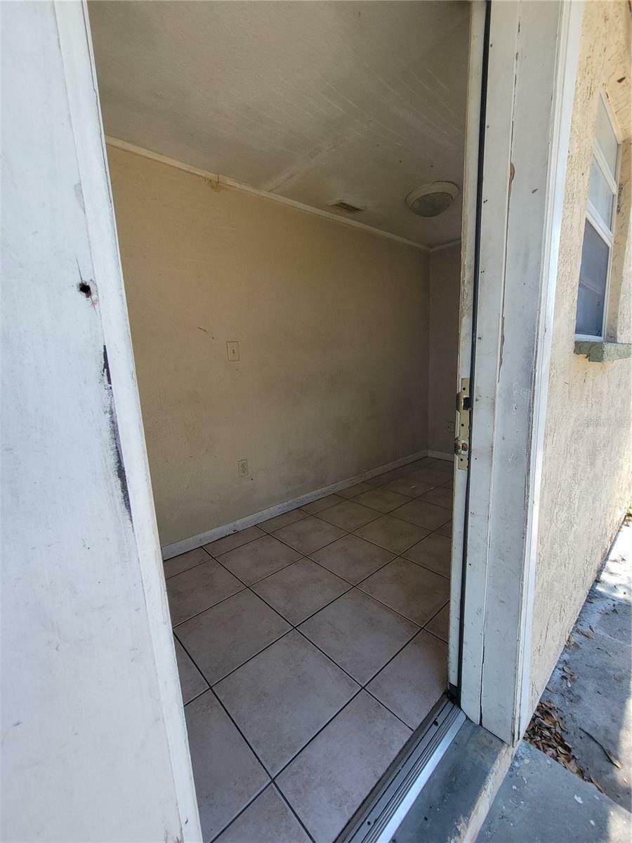 Property Photo: 4407 N 41st St FL 33610