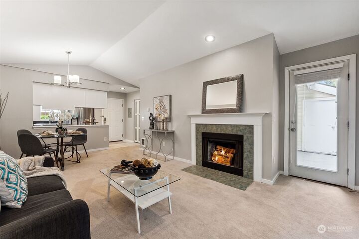 Property Photo: 2670 118th Ave Avenue SE 9-302 WA 98005