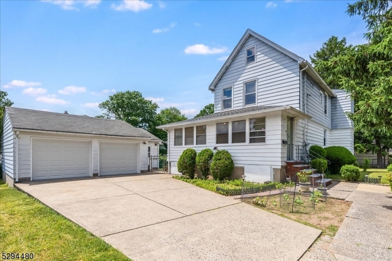 Property Photo: 421 Hilda Ter NJ 07663