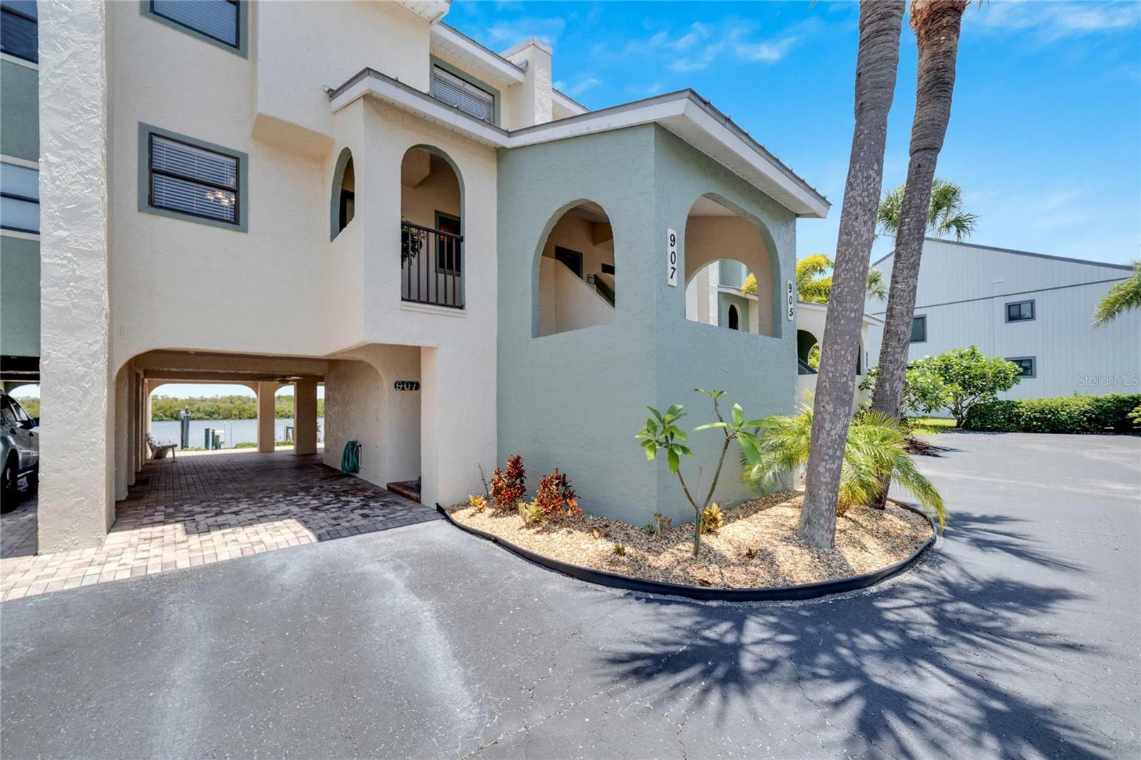 Property Photo:  907 Bahia Del Sol Drive 907  FL 33570 