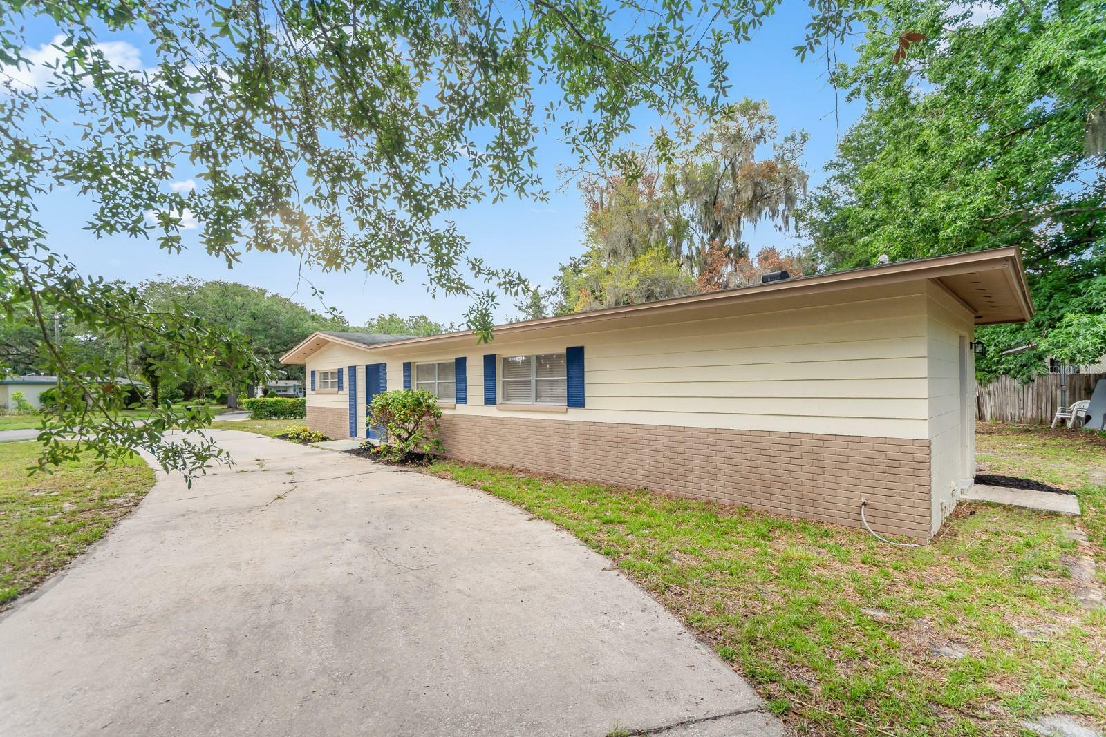 Property Photo: 1630 NE 28th Avenue FL 32609