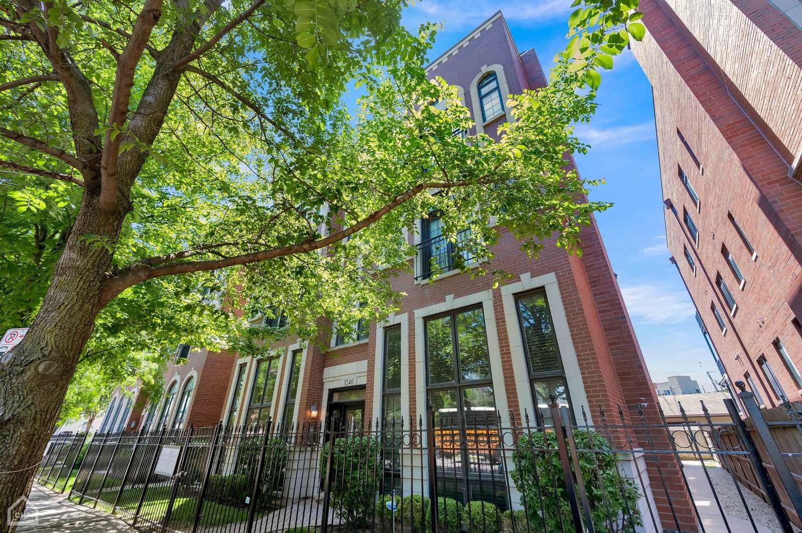 Property Photo: 3240 N California Avenue 2S IL 60618