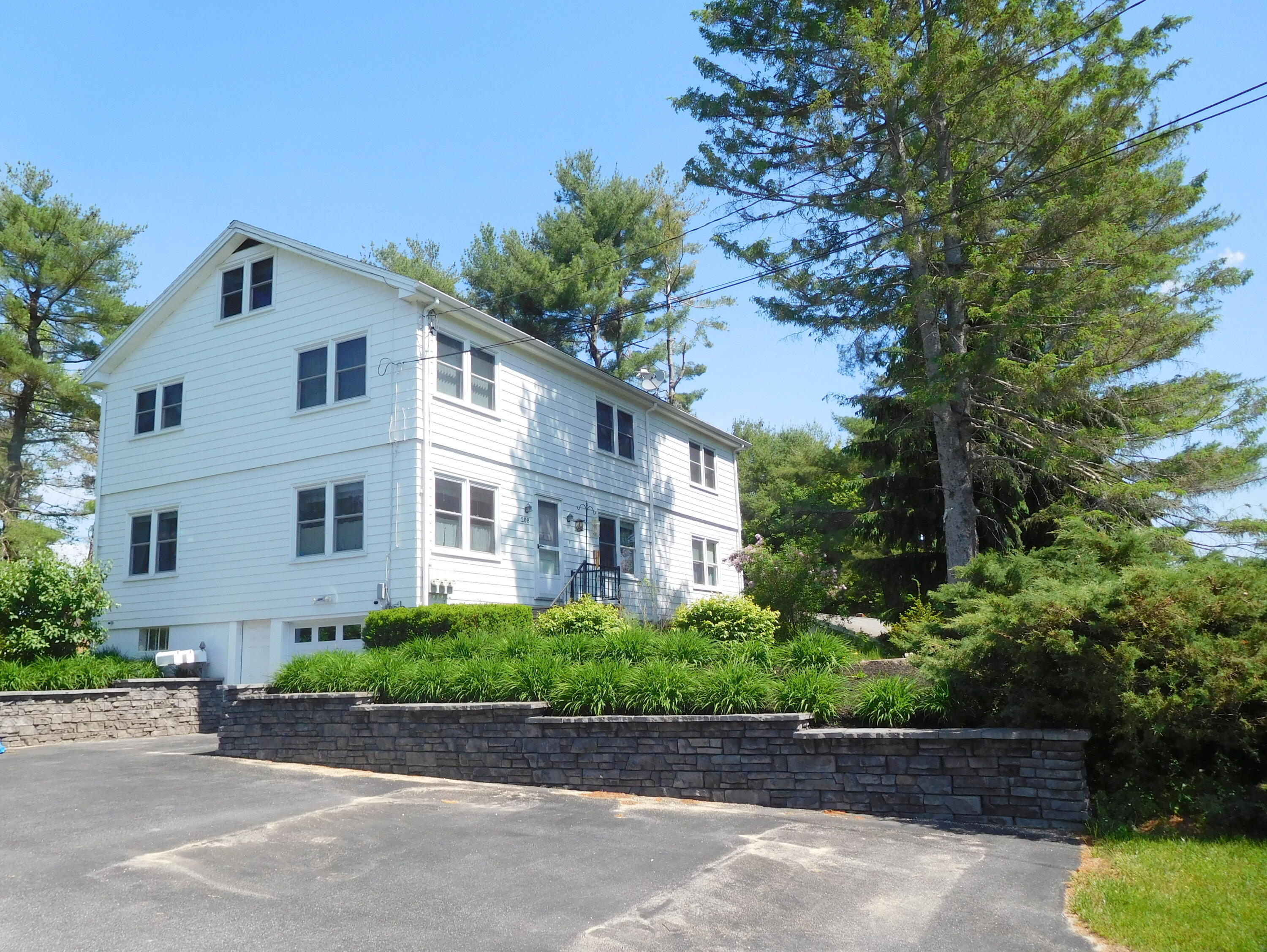Property Photo: 208 Central Avenue ME 04240