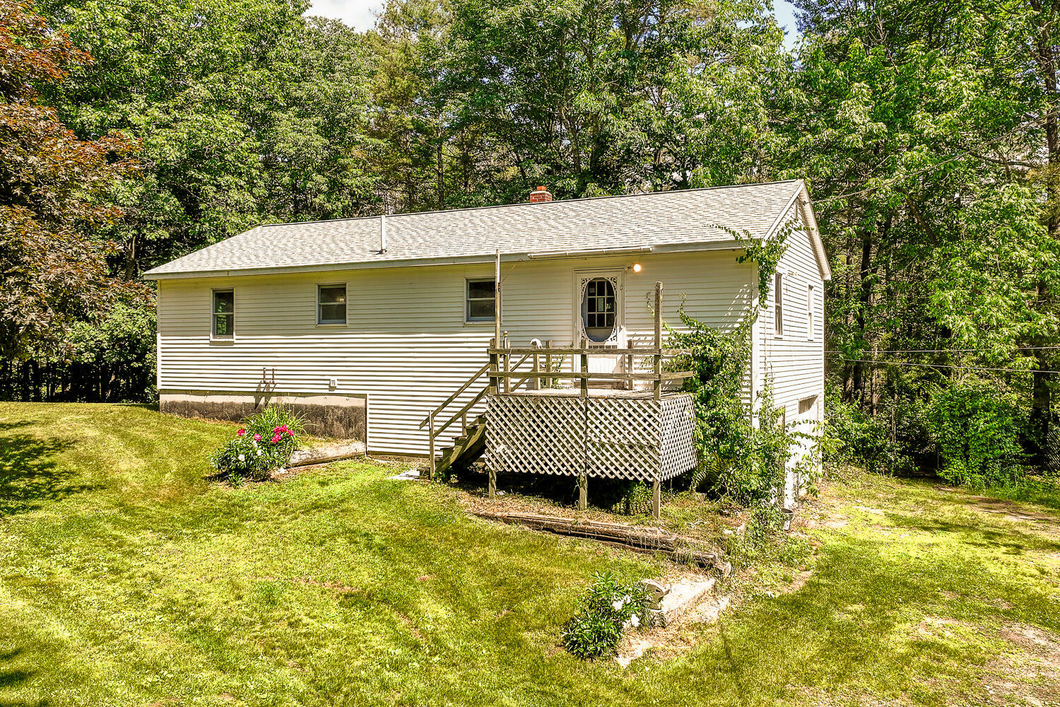 Property Photo:  190 Winthrop Center Road  ME 04364 