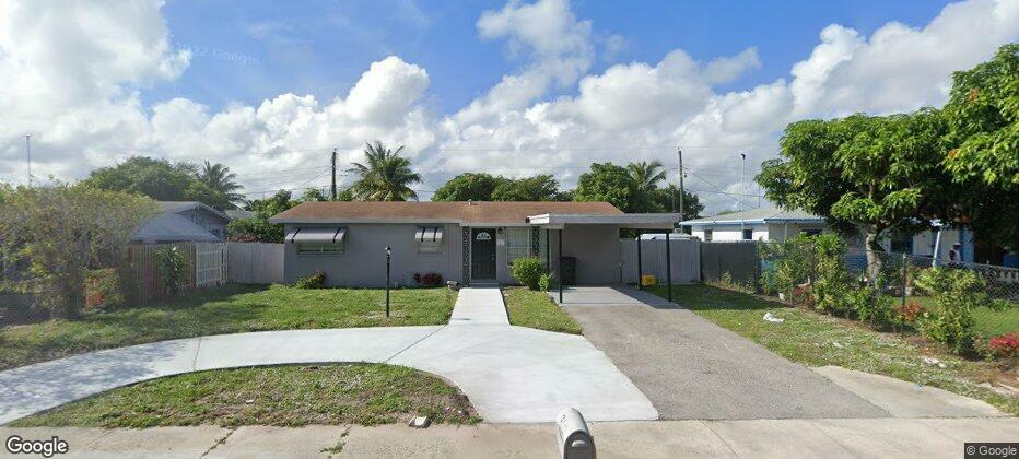 Property Photo:  914 SW 11th Terrace  FL 33444 