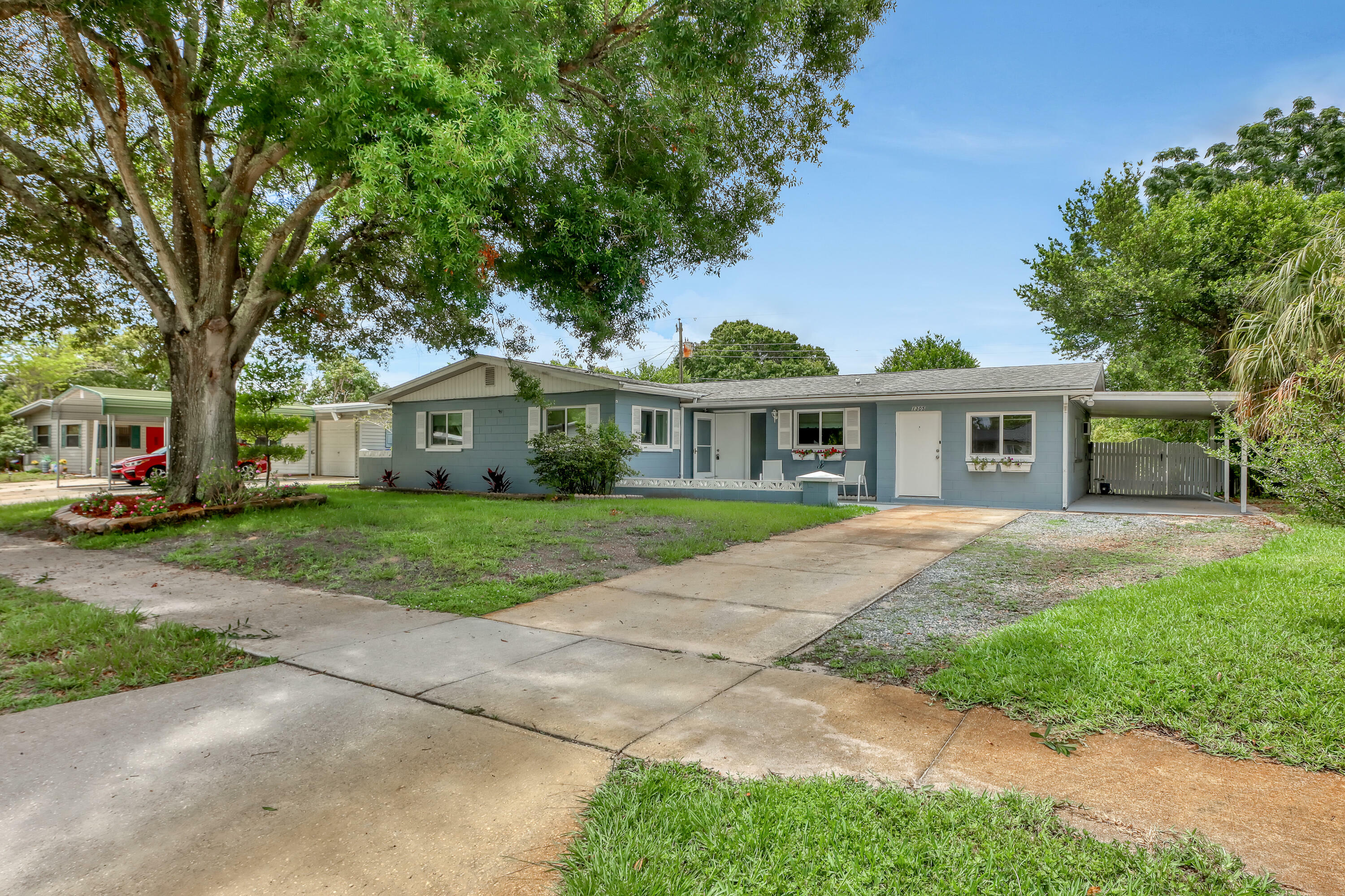 Property Photo:  1305 Milton Street  FL 32780 