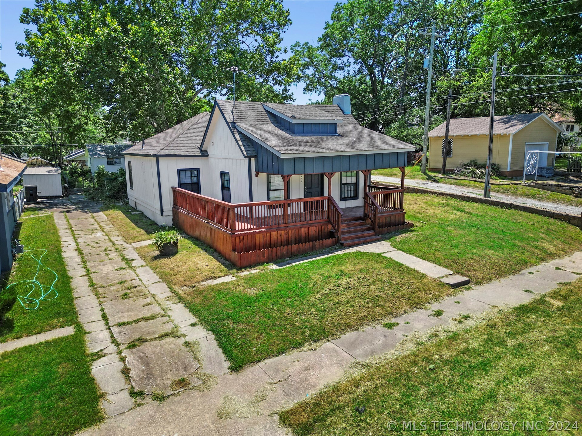 Property Photo:  509 E 12th Street  OK 74003 