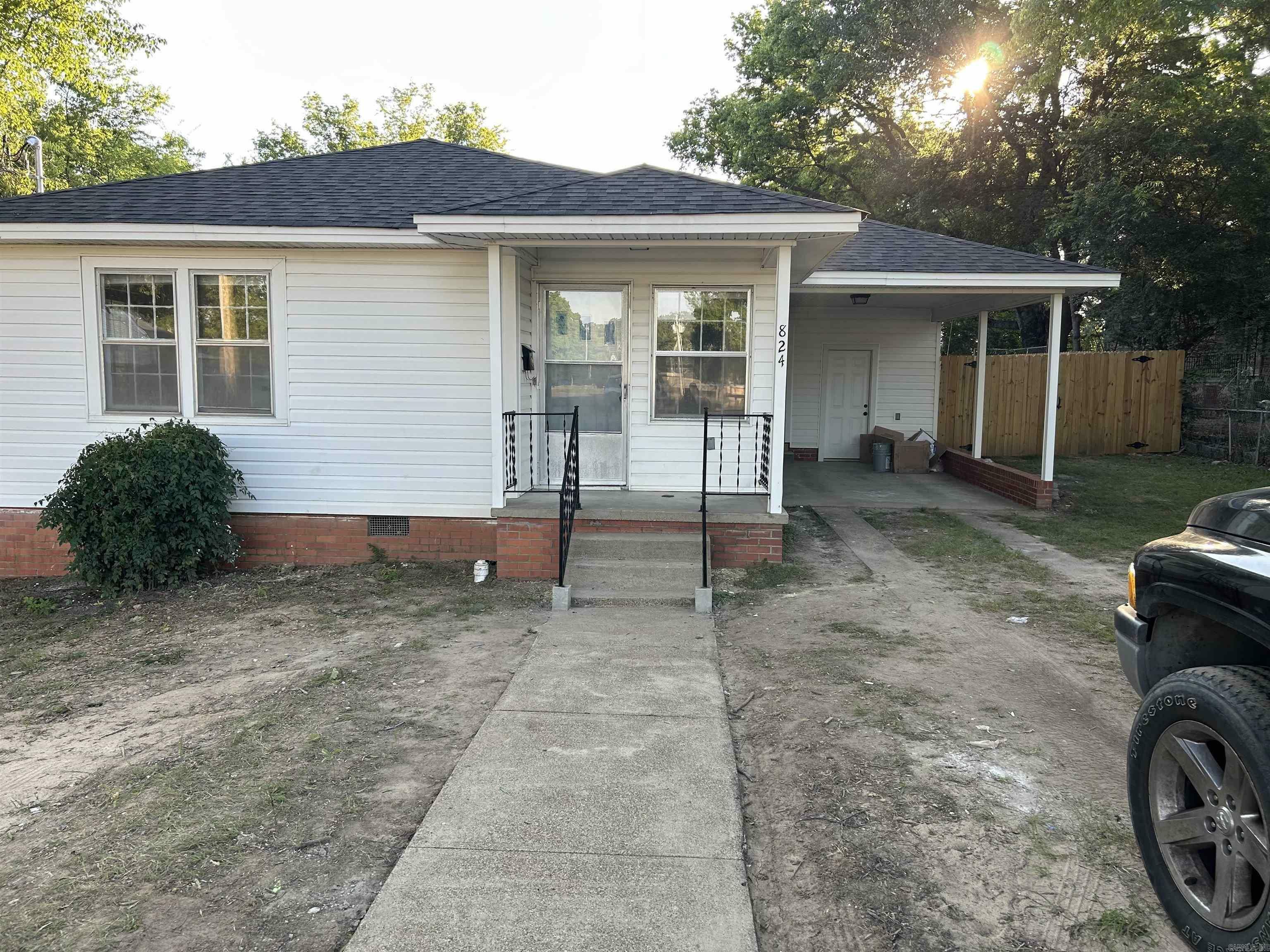 Property Photo:  824 N East Street  AR 72015 