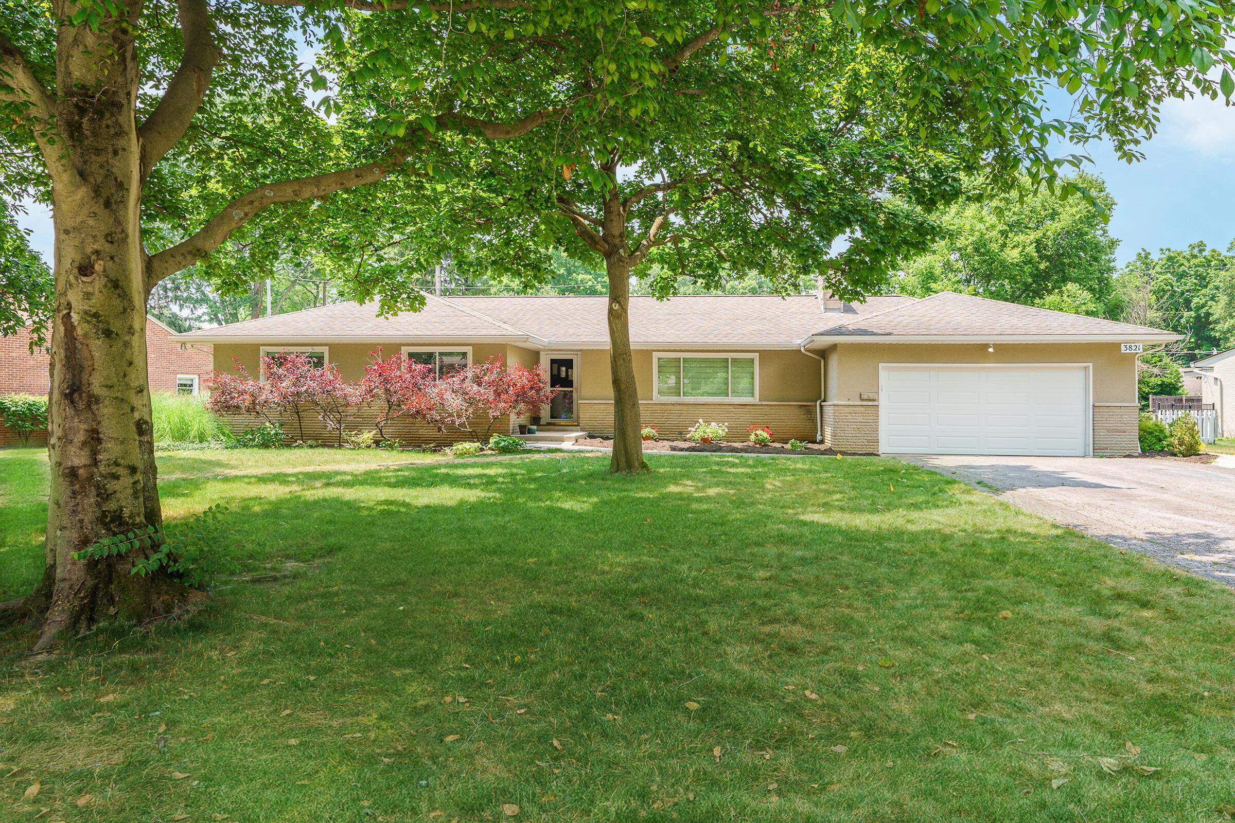 Property Photo: 3821 Walhaven Road OH 43220